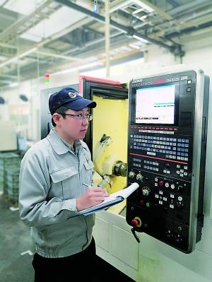 許建柱 以智能系統守護口罩生產線，創新支付結算助力不斷供